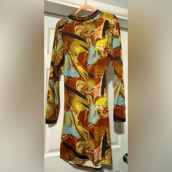 Pretty Little Thing Open Front dress - Picture 3 of 4